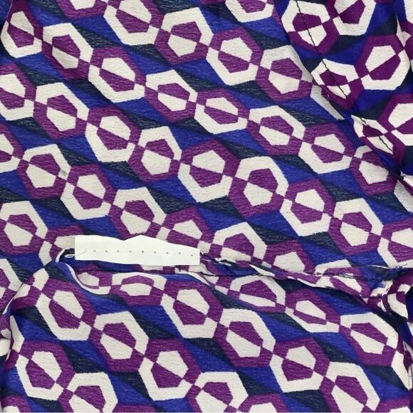 A Pea in the Pod Maternity Top - Size Medium - Picture 9 of 9